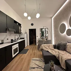 https://apt-la-casa-di-marl-gorgeous-flat-in-centre.taorminaitalyhotels.com